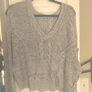 WILDFOX GRAY/WHITE DISTRESSED COMFY FIT TOP SWEATER MEDIUM